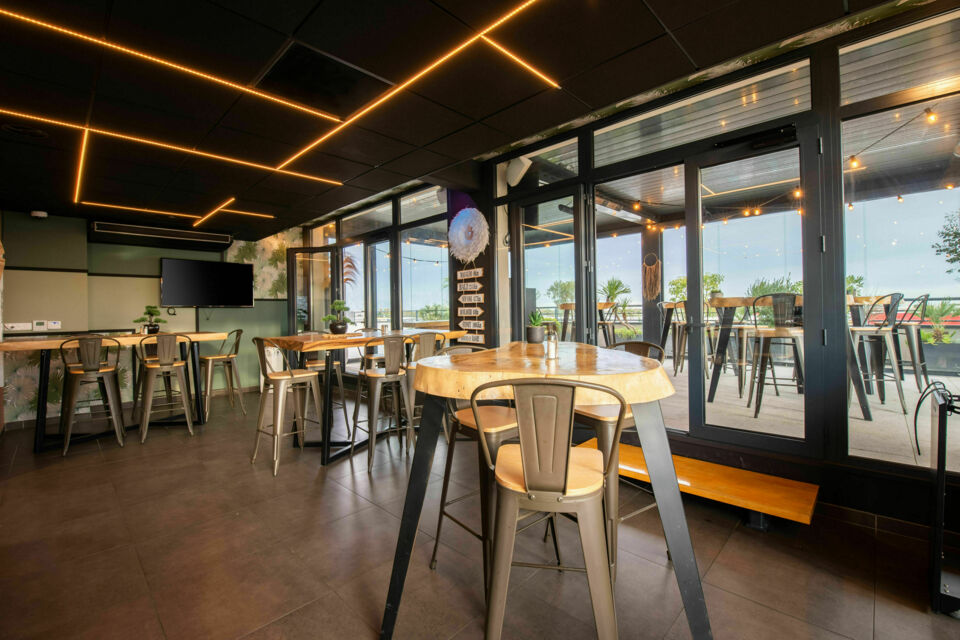 ABC Salles - DR - Sous le ciel de Mauguio, le Rooftop offre un cadre lumineux et convivial où la galette des rois devient un moment d’équipe, entre partage, horizon dégagé et inspiration collective. 