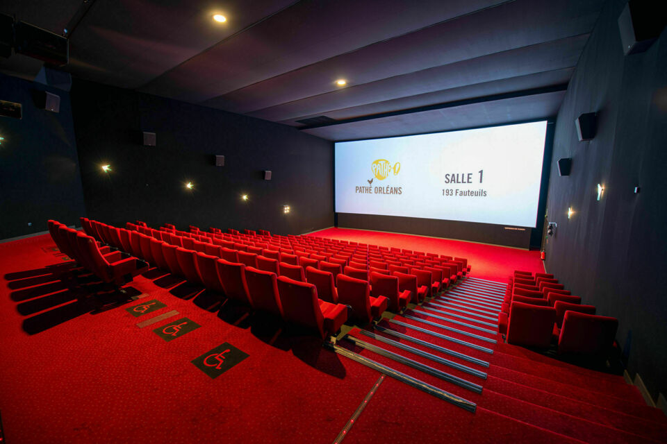 ABC Salles - DR - À deux pas du centre historique d’Orléans, le cinéma Pathé Place de Loire transforme vos séminaires en expériences uniques, alliant confort, culture et atmosphère inspirante face aux quais de la Loire.