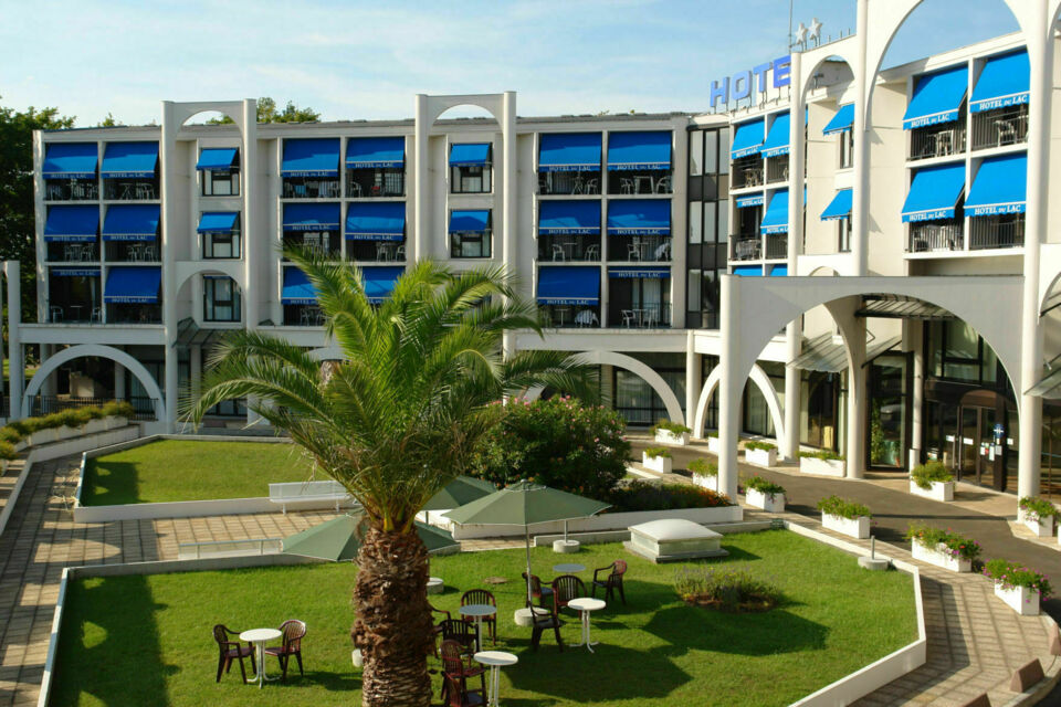  ABC Salles – DR - Face au lac de Christus, le Brit Hôtel du Lac propose un cadre apaisant et structuré, idéal pour organiser des événements professionnels alliant concentration, confort et qualité de vie.  