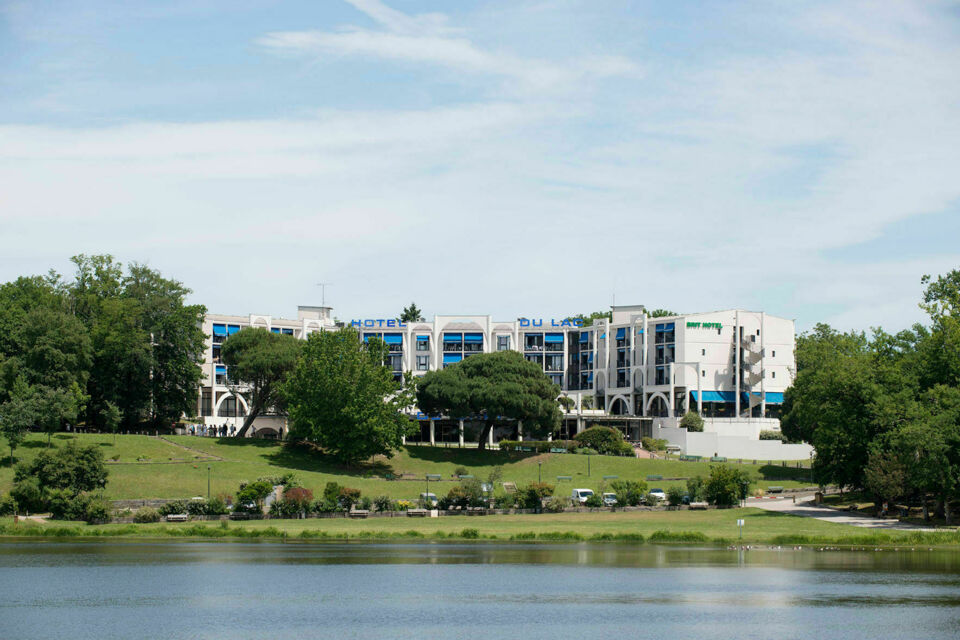  ABC Salles – DR - Entre maison de maître, ferme landaise et esprit bohème chic, le Domaine Lacampagne cultive l’art de recevoir dans un cadre confidentiel, propice aux célébrations comme aux moments de travail partagés.  