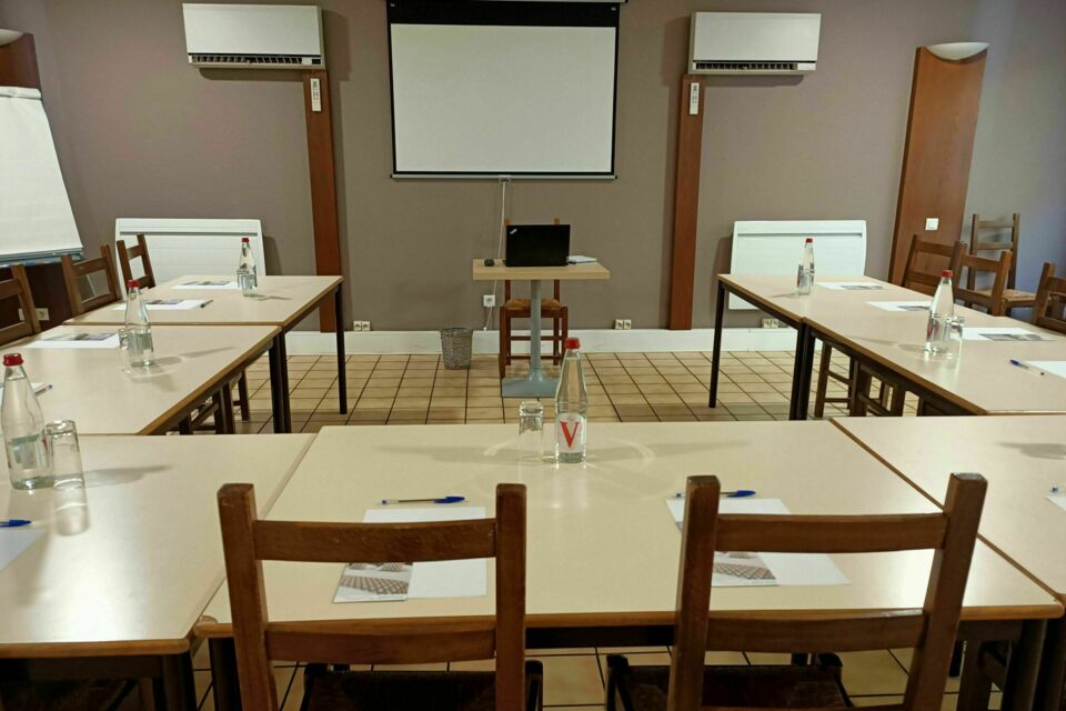 ABC Salles - DR - Etablissement moderne et accessible pour organiser vos séminaires et réunions dans le Doubs, Brit Hotel Besançon, vous accueille dans un cadre fonctionnel et convivial.  