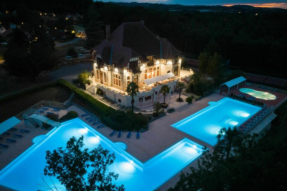 ABC Salles - DR - Le Château de Cazalères à Daumazan-sur-Arize, demeure de caractère, nichée au cœur de l’Ariège, offre un cadre intimiste et majestueux pour des réceptions élégantes, entre charme d’époque et panorama pyrénéen. 