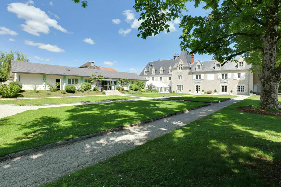 ABC Salles – DR - Espace Beltane, installé au Château d’Amondans, offre un cadre prestigieux et verdoyant pour célébrer mariages et réceptions d’exception dans un décor chargé d’histoire.