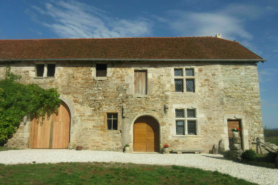 ABC Salles – DR - Le Château de Montby, joyau médiéval classé au cœur du Doubs, offre un décor authentique et plein de caractère pour célébrer mariages et réceptions festives hors du temps.