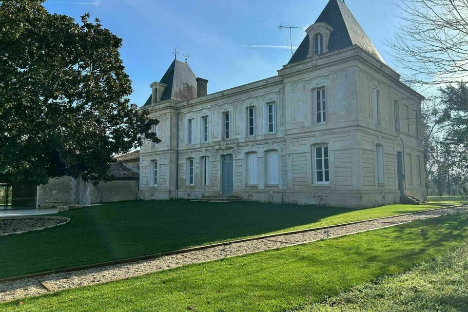ABC Salles – DR – Photo d’illustration - Le Château des Dauphins offre un décor de caractère du XVIIIᵉ siècle, entouré d’un parc verdoyant, parfait pour accueillir mariages et réceptions élégantes à quelques minutes de Bordeaux.