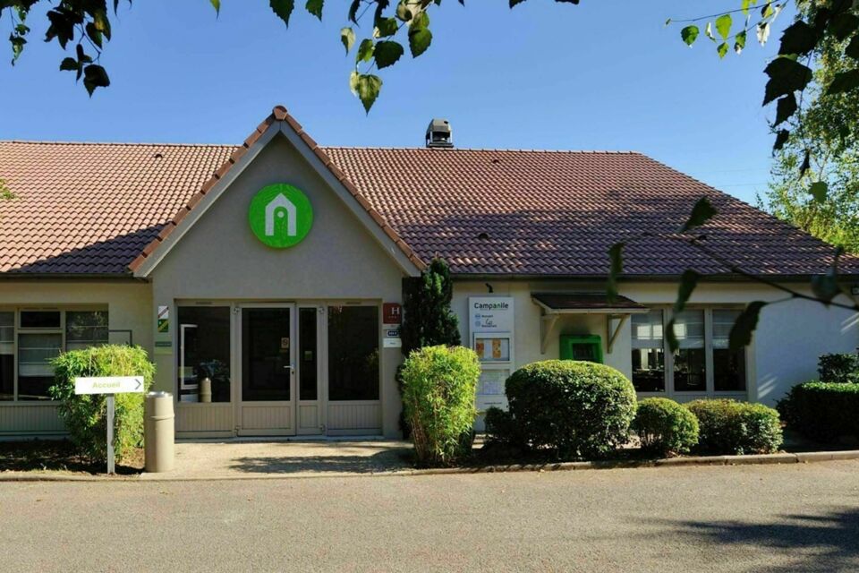 ABC Salles - Dr - Entre modernité et convivialité, l’Hôtel Campanile Bourg‑en‑Bresse – Viriat accueille vos rencontres dans un cadre chaleureux, pensé pour favoriser échanges, productivité et moments partagés. 