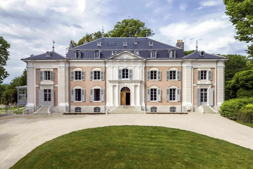 ABC Salles - Dr - Entre Haut‑Jura et Genève, le Château de Voltaire offre salons et orangerie avec vue sur les Alpes, un cadre historique et culturel unique pour mariages, séminaires et réceptions 