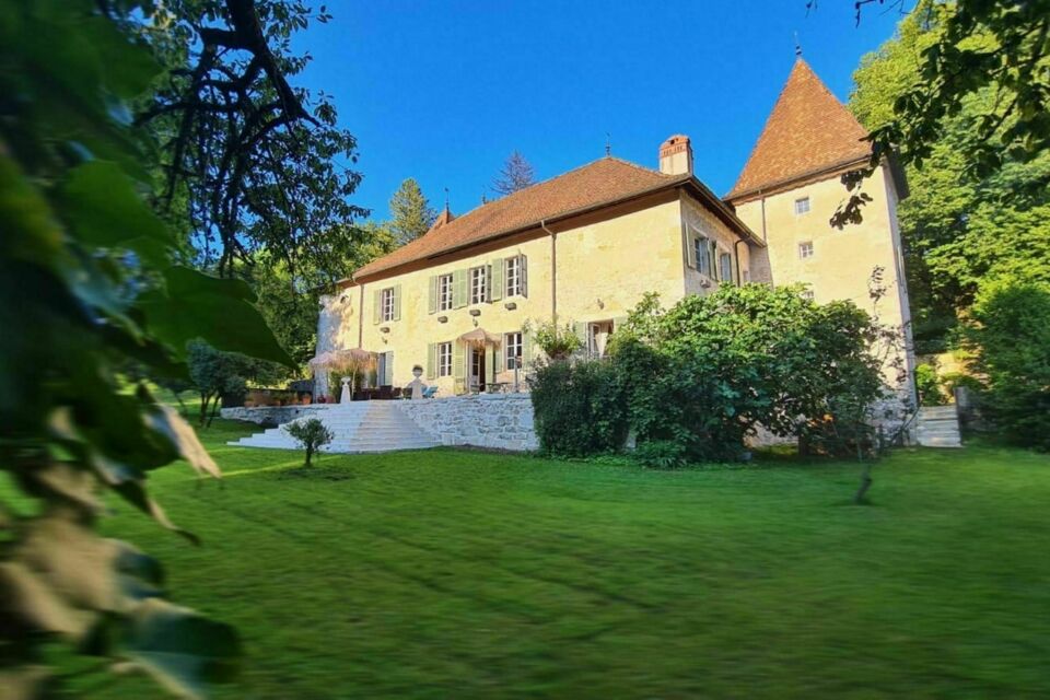 ABC Salles - DR -   Au cœur du Haut-Jura, le Château de Montanges offre un cadre historique et naturel unique, idéal pour mariages, soirées d’entreprise ou retraites, entre prestige, sérénité et authenticité. 