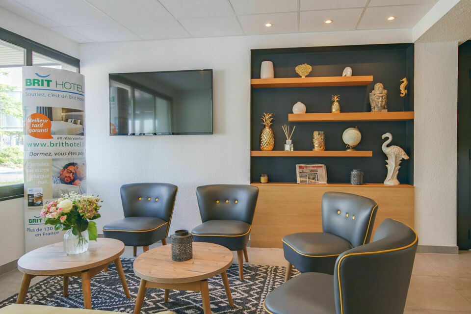 ABC Salles - DR - Le Brit Hotel La Neuvillette propose une salle équipée, un parking gratuit et un accès rapide au centre-ville comme aux grands axes pour vos réunions clients à Reims.  