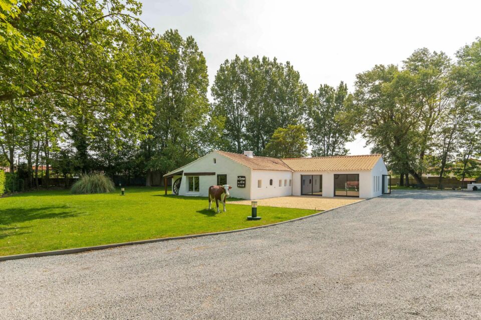 ABC Salles – DR - La Ferme des 10 Écus, propriété boisée à Saint-Jean-de-Monts, propose un cadre intimiste et naturel pour mariages, anniversaires ou événements familiaux en plein air.