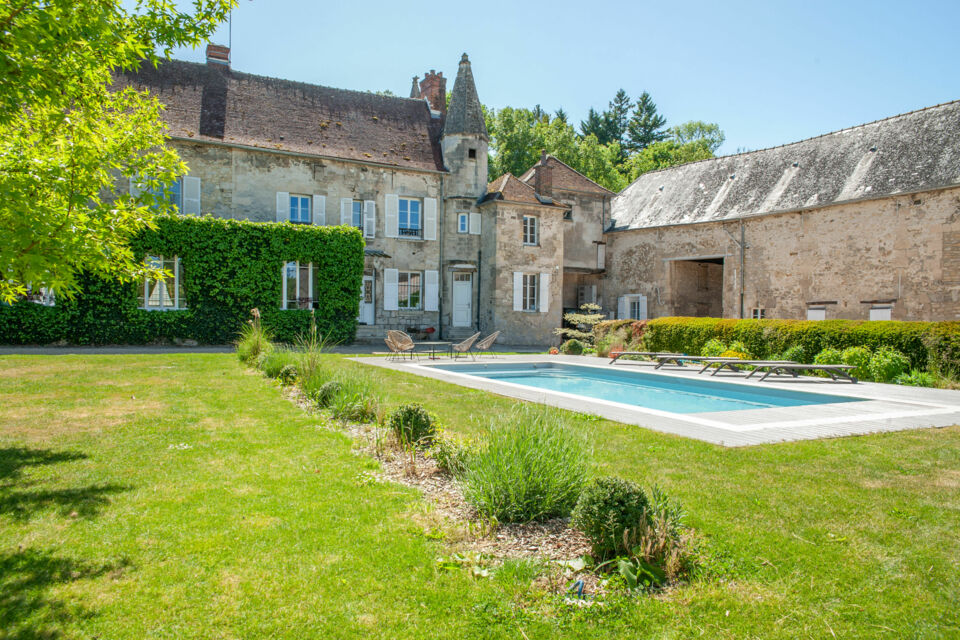 ABC Salles – DR - Ferme des Tournelles, à Duvy, allie charme rustique et confort moderne pour accueillir mariages, cocktails et événements professionnels dans un cadre verdoyant et paisible.