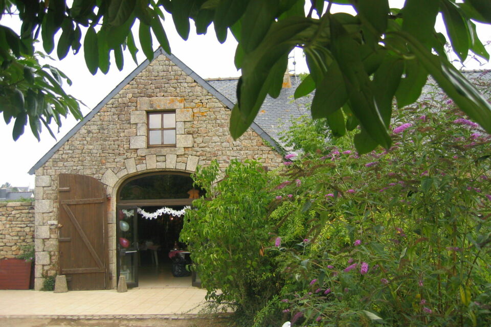 ABC Salles - DR - Au bord de la mer, la Ferme de Kerprat à Guidel conjugue authenticité rustique et cadre enchanteur pour des instants familiaux ou festifs inoubliables.&nbsp;