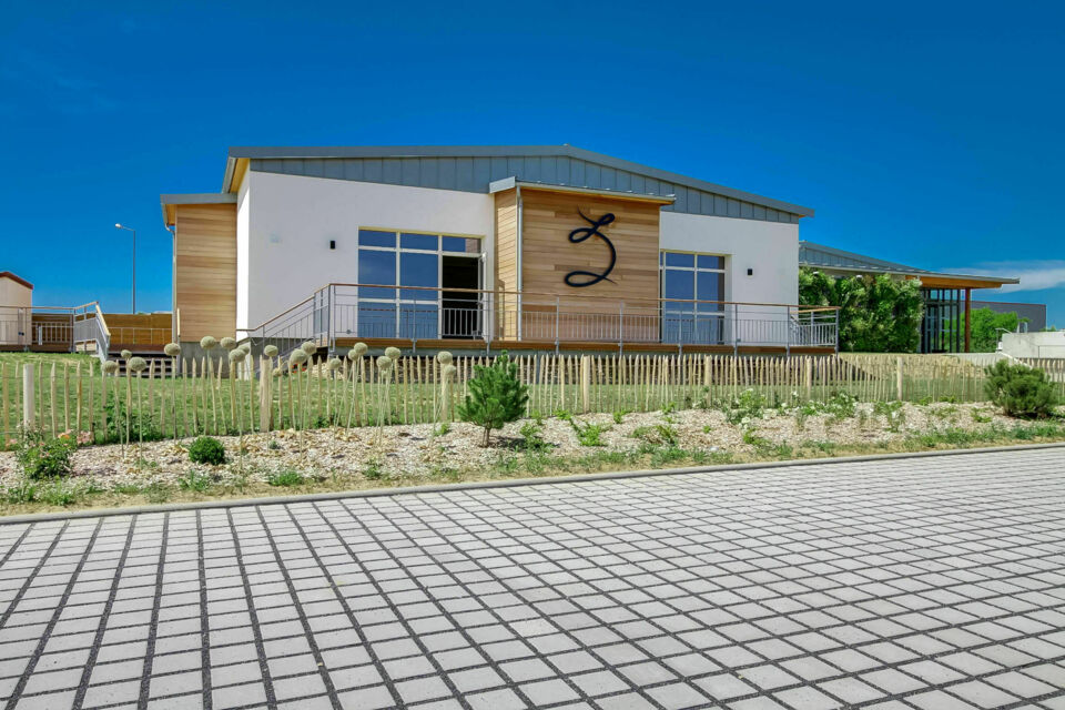 ABC Salles - DR - Offrant un cadre chaleureux et convivial, La Doyenne, salle de réception et salle des fêtes à Tagnon accueillent vos événements dans un environnement soigné et chaleureux. 