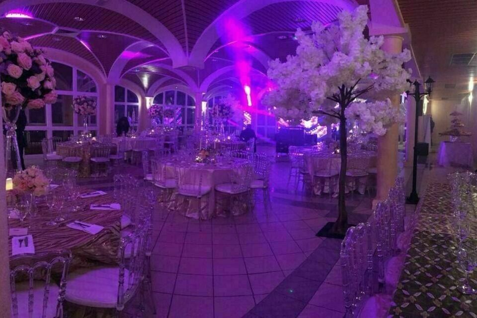 ABC Salles - DR - À Bethon, la salle de réception Le Brun de Neuville offre un cadre élégant et lumineux au cœur du vignoble champenois, alliant charme, modernité et authenticité pour accueillir vos événements dans une atmosphère raffinée.