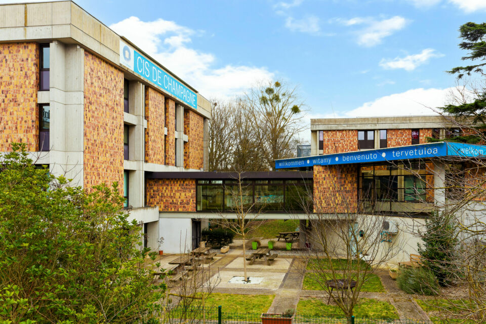 ABC Salles - DR - Au cœur de Reims, le CIS de Champagne vous accueille dans son auberge conviviale et sa salle de réception lumineuse, idéale pour séjours, événements et moments inoubliables en toute simplicité chic. 