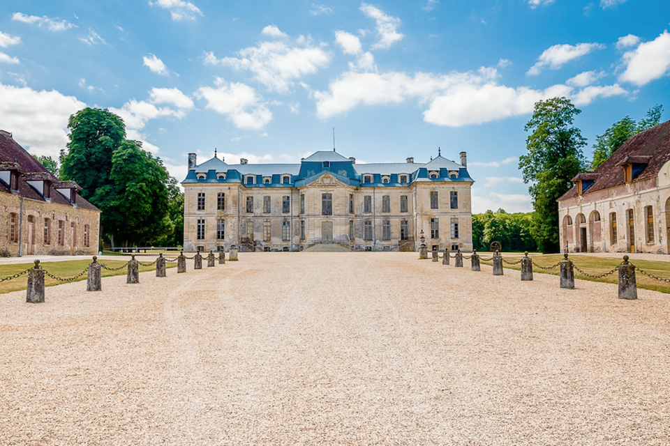 ABC Salles - DR -  Classé aux Monuments Historiques, la Grange et Orangerie du Château de Vaux à Fouchères offre un cadre d'exception et authentique pour vos réceptions.