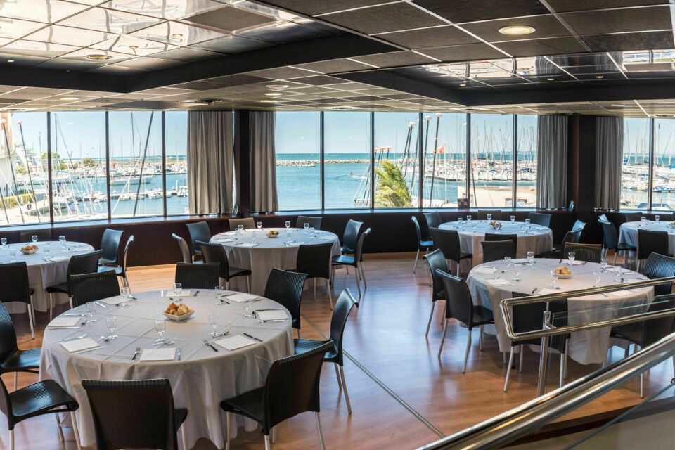 ABC Salles – DR - Face à la Méditerranée, le Yacht Club de Port-Camargue conjugue horizon marin, espaces modulables et esprit contemporain pour des événements où travail et célébration prennent le large.