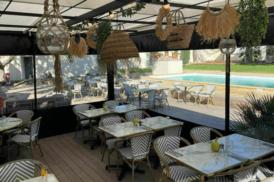 ABC Salles – DR - À Nîmes, La Vida propose une expérience conviviale et gourmande autour de la braise, dans un lieu modulable pensé pour des événements chaleureux entre cuisine locale et esprit festif.