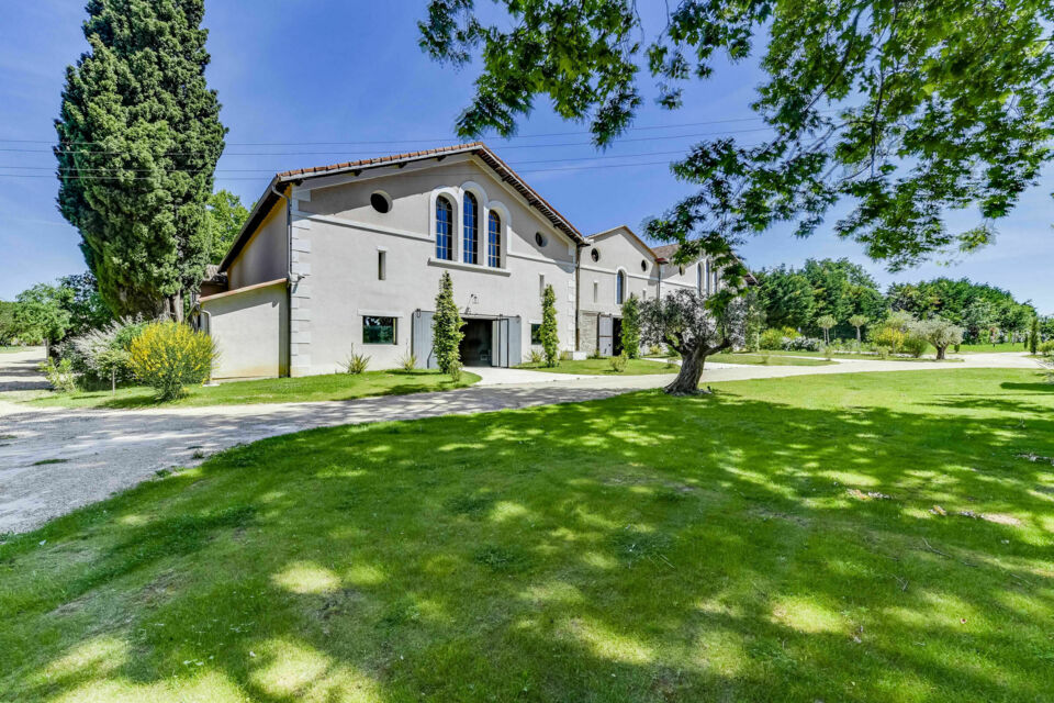 ABC Salles – DR - Au cœur du Gard, le Mas de l’Espérance mêle histoire, élégance et esprit de fête dans un ancien domaine de chasse devenu écrin de célébrations entre pierre, nature et art de vivre.