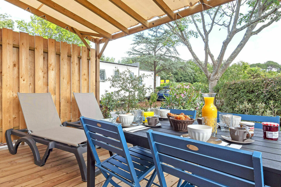  ABC Salles - DR -  Écrin de verdure à deux pas des vagues, le Domaine Berrua à Bidart marie authenticité basque et parc aquatique d'exception pour un séjour idyllique, entre nature sauvage et détente absolue.  