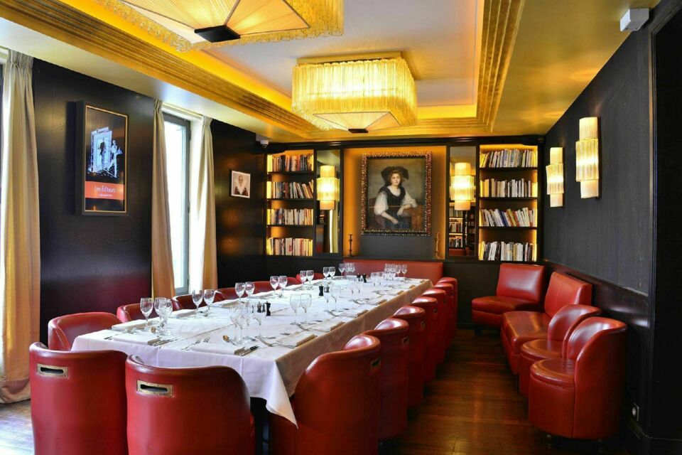 ABC Salles - Les Éditeurs, café-restaurant littéraire emblématique de Saint-Germain-des-Prés, offrent 250 m² d’ambiance culturelle et conviviale au cœur de Paris, idéal pour des événements inspirants jusqu’à 200 personnes.  