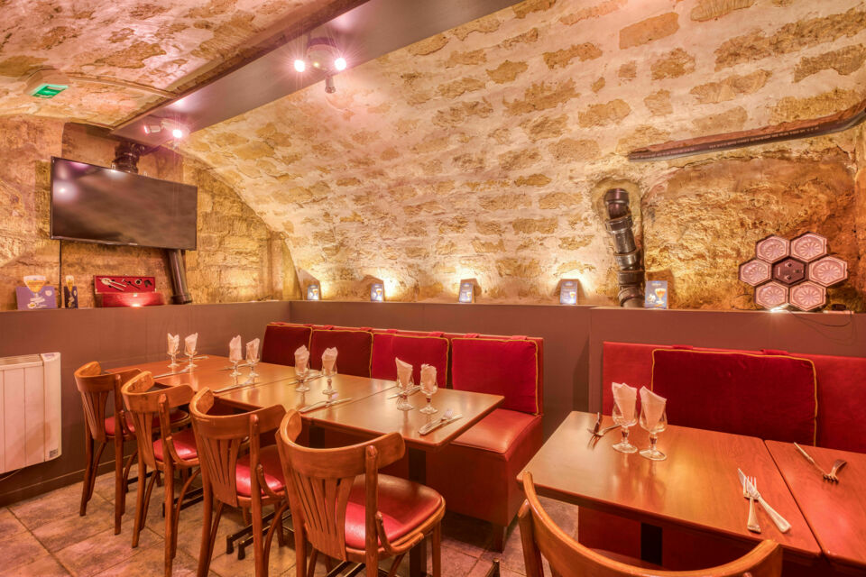 ABC Salles – DR - La Taverne de l’Olympia, lieu chargé d’histoire au cœur de Paris Madeleine, dévoile 140 m² de caves voûtées aux pierres apparentes pour des événements intimistes et chaleureux jusqu’à 60 invités.  