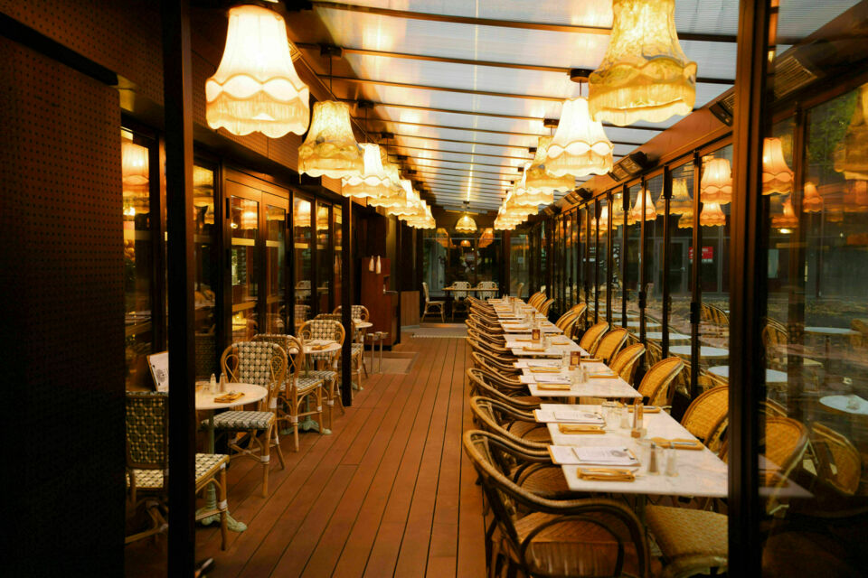 ABC Salles – DR - La Rêva Brasserie, située dans le 13ᵉ arrondissement de Paris, déploie 350 m² d’élégance contemporaine et lumineuse pouvant accueillir jusqu’à 350 invités pour des événements raffinés et conviviaux.  