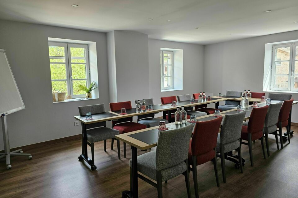 ABC Salles – DR - Au cœur de la Bourgogne, l’Auberge Larochette cultive une élégance discrète où cuisine de terroir et atmosphère feutrée subliment les événements intimistes et raffinés.