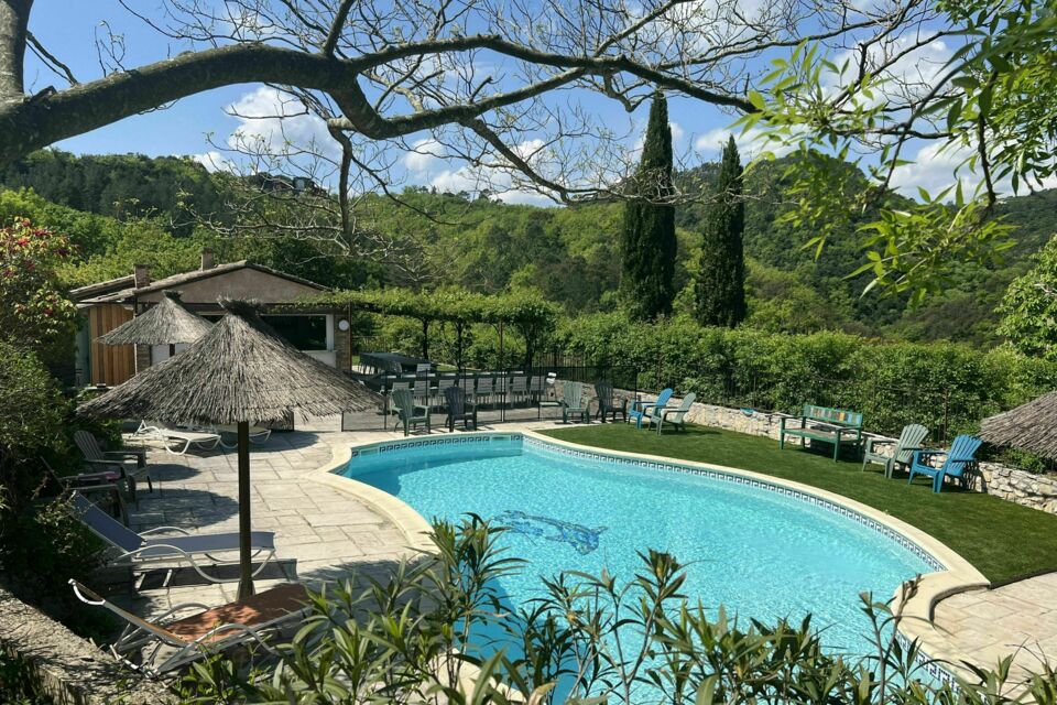   ABC Salles - DR -   Les Gîtes du Mas Suéjol, à Anduze dans le Gard, offrent un cadre naturel enchanteur, parfait pour un mariage bucolique mêlant charme provençal, sérénité et atmosphère romantique au cœur des Cévennes.