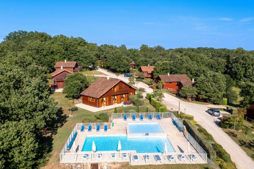   ABC Salles - DR -   Niché à Lachapelle-Auzac dans le Lot, le Souillac Golf & Country Club propose un cadre verdoyant avec parcours de golf, hébergements confortables et atmosphère conviviale pour des séjours détente et loisirs.