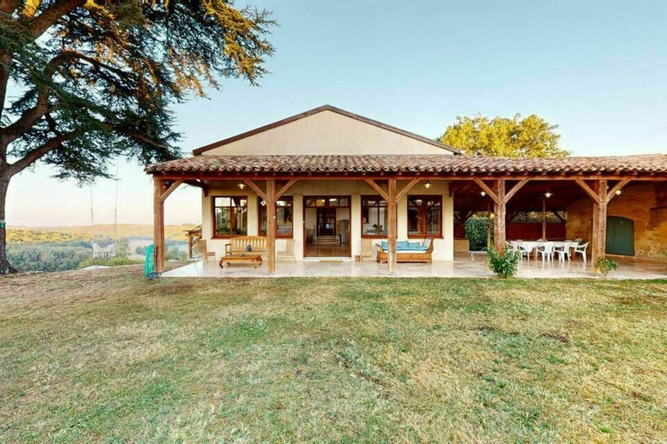   ABC Salles - DR -   Le Domaine Lauraguel, à Mourvilles-Hautes en Haute-Garonne, offre un cadre champêtre et raffiné, idéal pour célébrer un mariage bucolique mêlant charme naturel, élégance et atmosphère romantique.