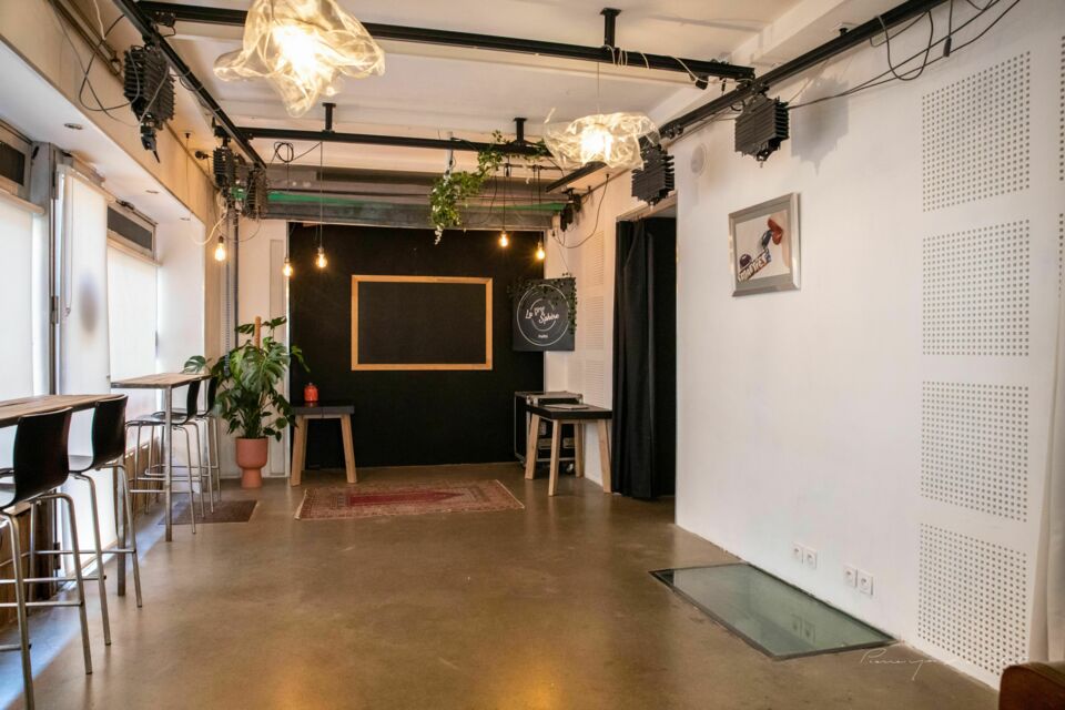 ABC Salles - DR - La PY Sphère, un lieu événementiel singulier du 18e arrondissement où l’esthétique créative et les espaces modulables transforment afterworks, anniversaires et soirées de groupe en expériences immersives.