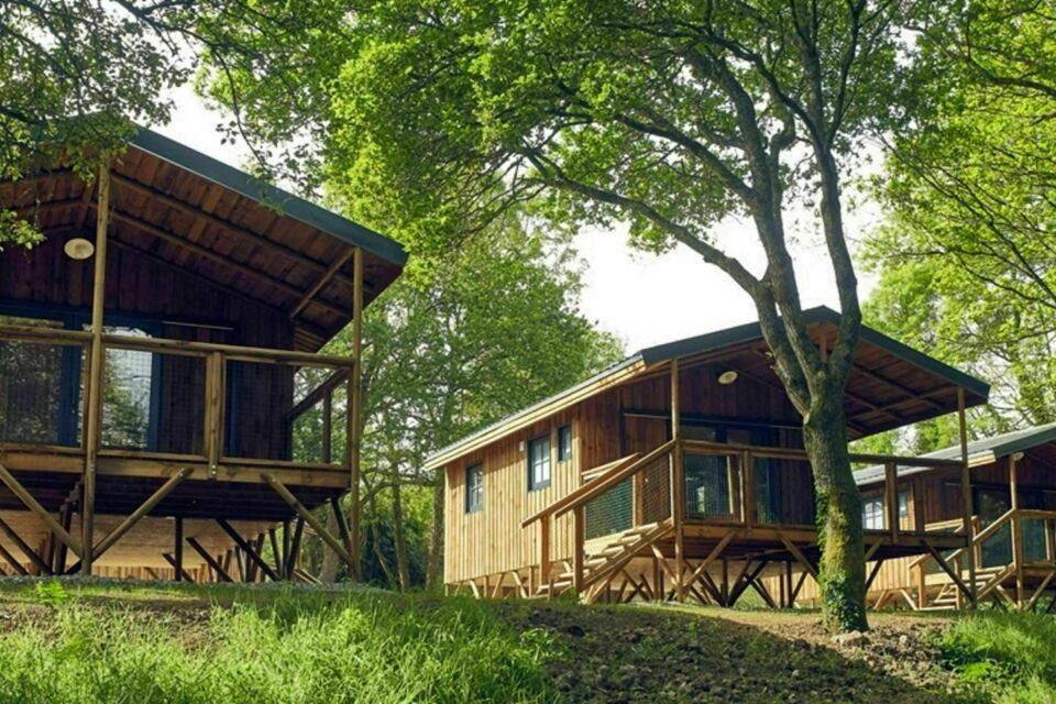 ABC Salles – DR - Le Jardin Saint Germain Lodges & Events compose une parenthèse naturelle au cœur du Finistère Sud, où lodges en bois, parc de 3 hectares et espaces de réception s’entrelacent pour créer des événements immersifs entre confort, nature et convivialité.  