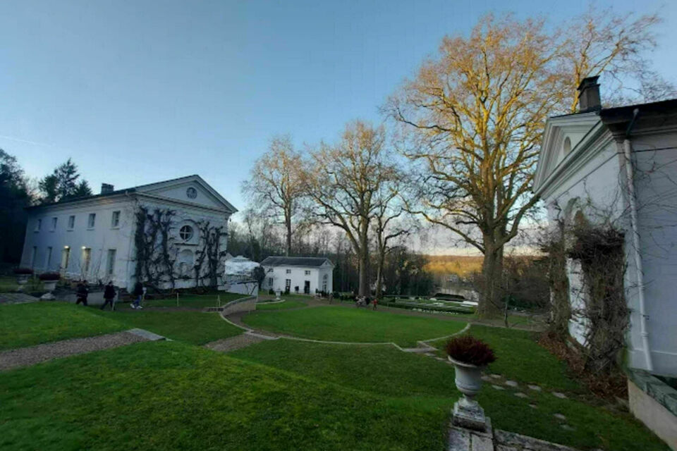 ABC Salles – DR - Le Château des Vives-Eaux déploie son élégance néoclassique au cœur d’un vaste parc aux portes de la Seine-et-Marne, offrant un décor patrimonial raffiné où salons lumineux et extérieurs verdoyants composent des événements empreints de caractère et de prestige.  