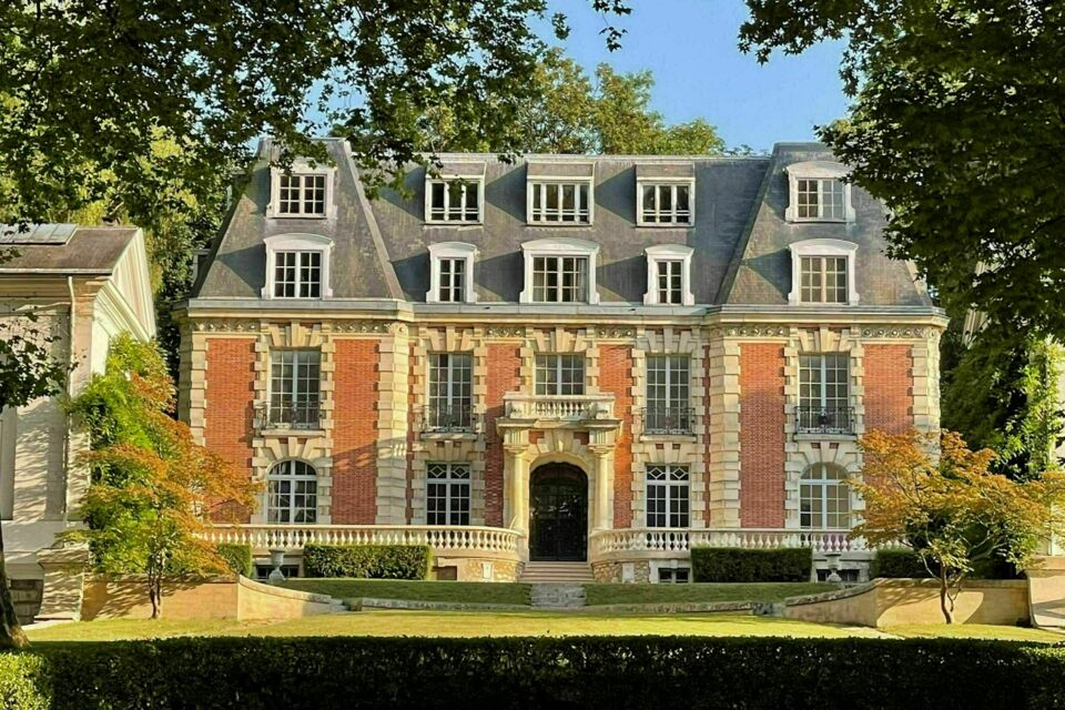 ABC Salles – DR - Le Château des Vives-Eaux fait partie de ces grandes demeures historiques où patrimoine et art de recevoir se rencontrent, offrant un cadre d’exception entre architecture néoclassique, vastes espaces et élégance intemporelle aux portes de la nature francilienne.  