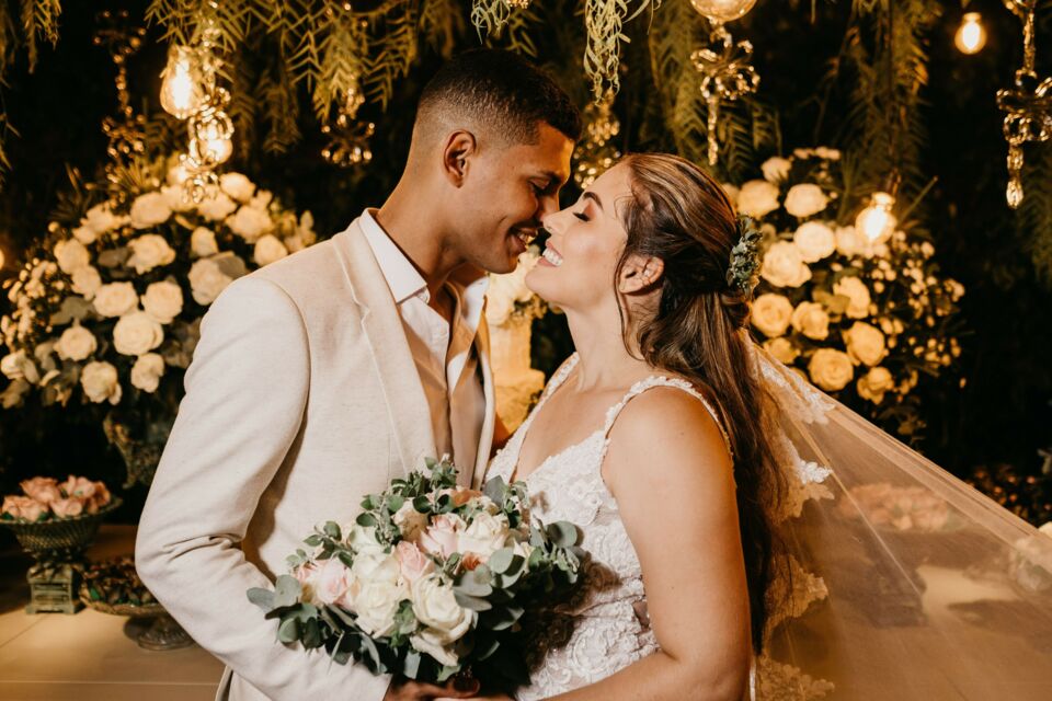 Pexels -  Photo d'illustration -  Sourires complices et regards lumineux : l’amour des mariés rayonne, symbole d’un bonheur partagé et d’une promesse éternelle célébrée en ce jour unique.