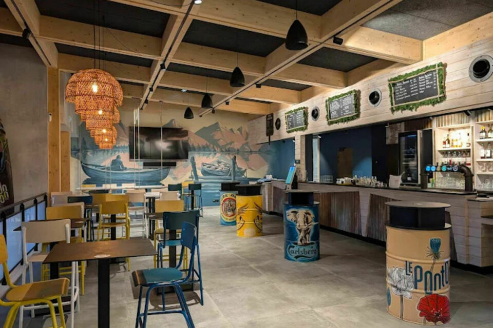 DR - ABC Salles - Le Ponton à Saint-Martin-Le-Vinoux : une salle de réception moderne et conviviale, parfaite pour des cocktails d’entreprise décontractés favorisant échanges et moments chaleureux.