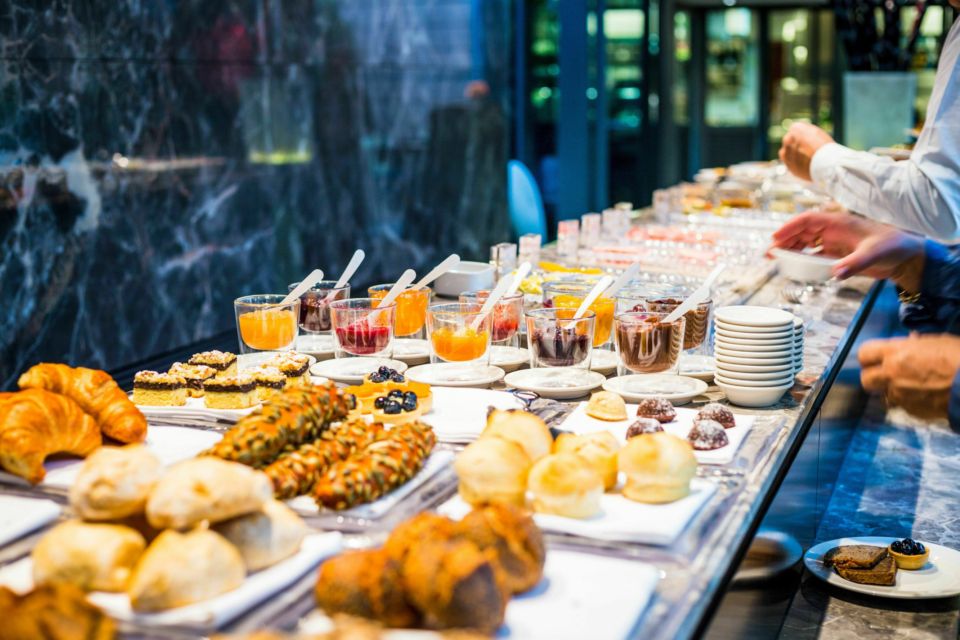 DR - ABC Salles - Au Loft Charonne, un généreux goûter de douceurs, viennoiseries et gourmandises crée le cadre parfait pour un goûter entre collègues. Un moment convivial propice aux échanges et à la cohésion d’équipe.