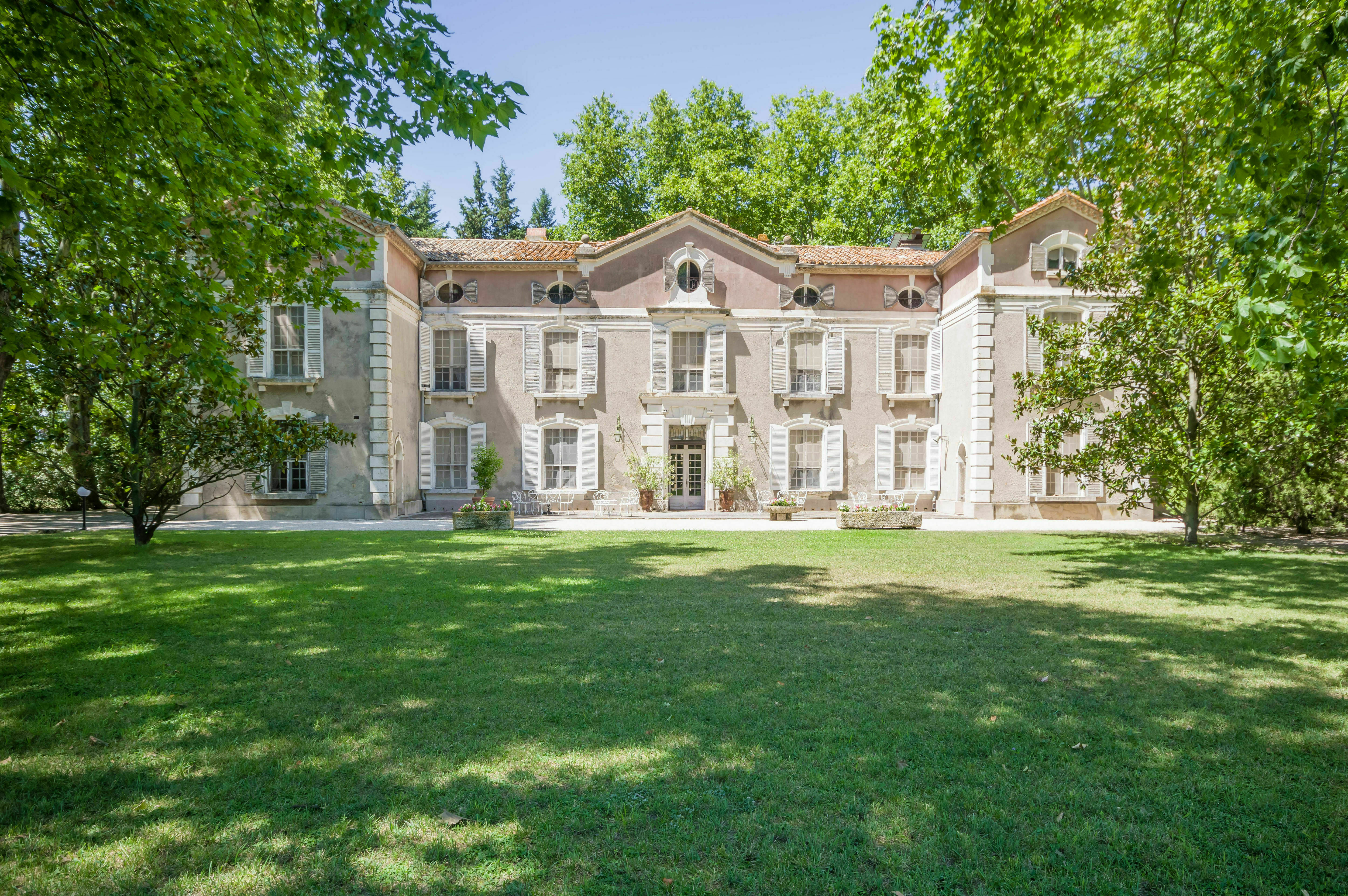 ABC Salles - Le Château de Vergières, une salle de réception située en plein cœur de la Plaine de la Crau.