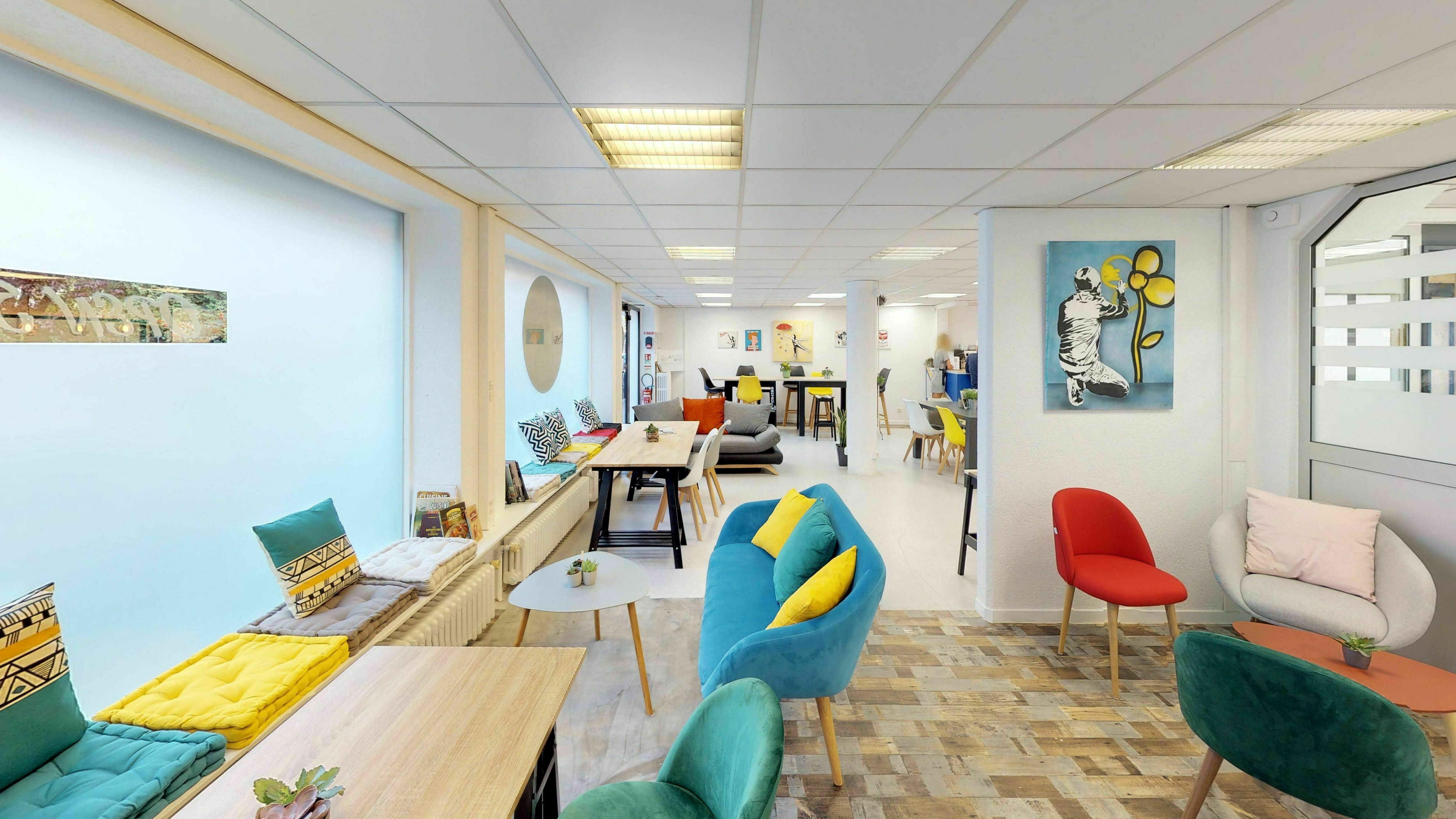 ABC Salles - Vous pouvez vous rendre au 7th Element aussi bien pour travailler, échanger et manger que pour vous relaxer et partager.