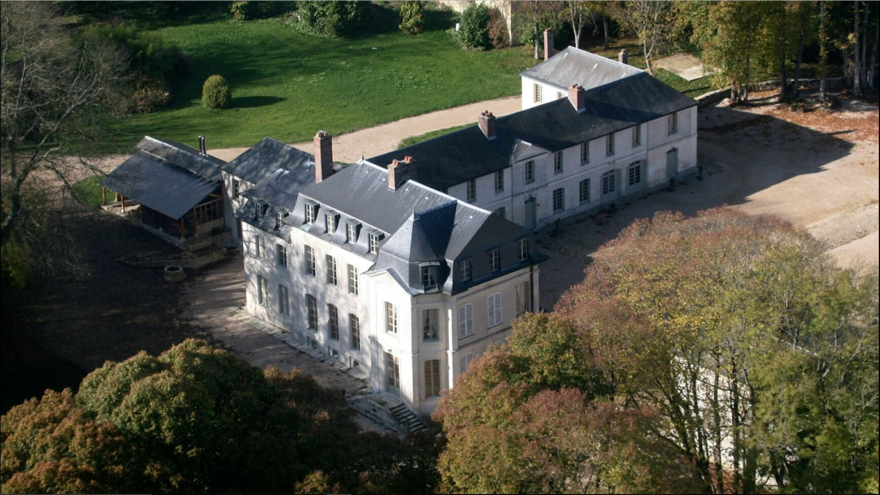 ABC Salles - Le Château de Maudétour, classé monument historique depuis 1947, se situe aux portes de la Normandie.
