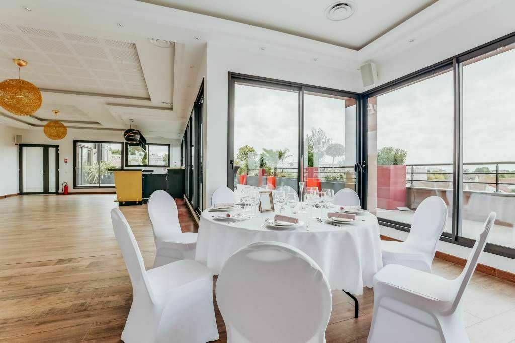 ABC Salles - Un repas de noces peut tout à fait être envisagé en zone urbaine. Preuve en est avec les modernes et lumineux Salons Varenne, localisés à Noisy-le-Grand.