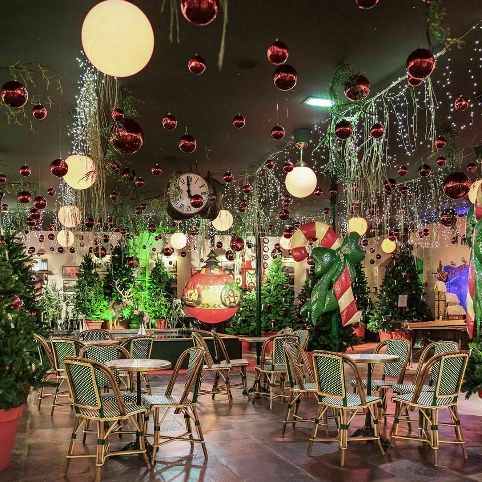ABC Salles - Le Musée du Vin du Hameau Duboeuf, décoré pour Noël... pour le plaisir de tous.