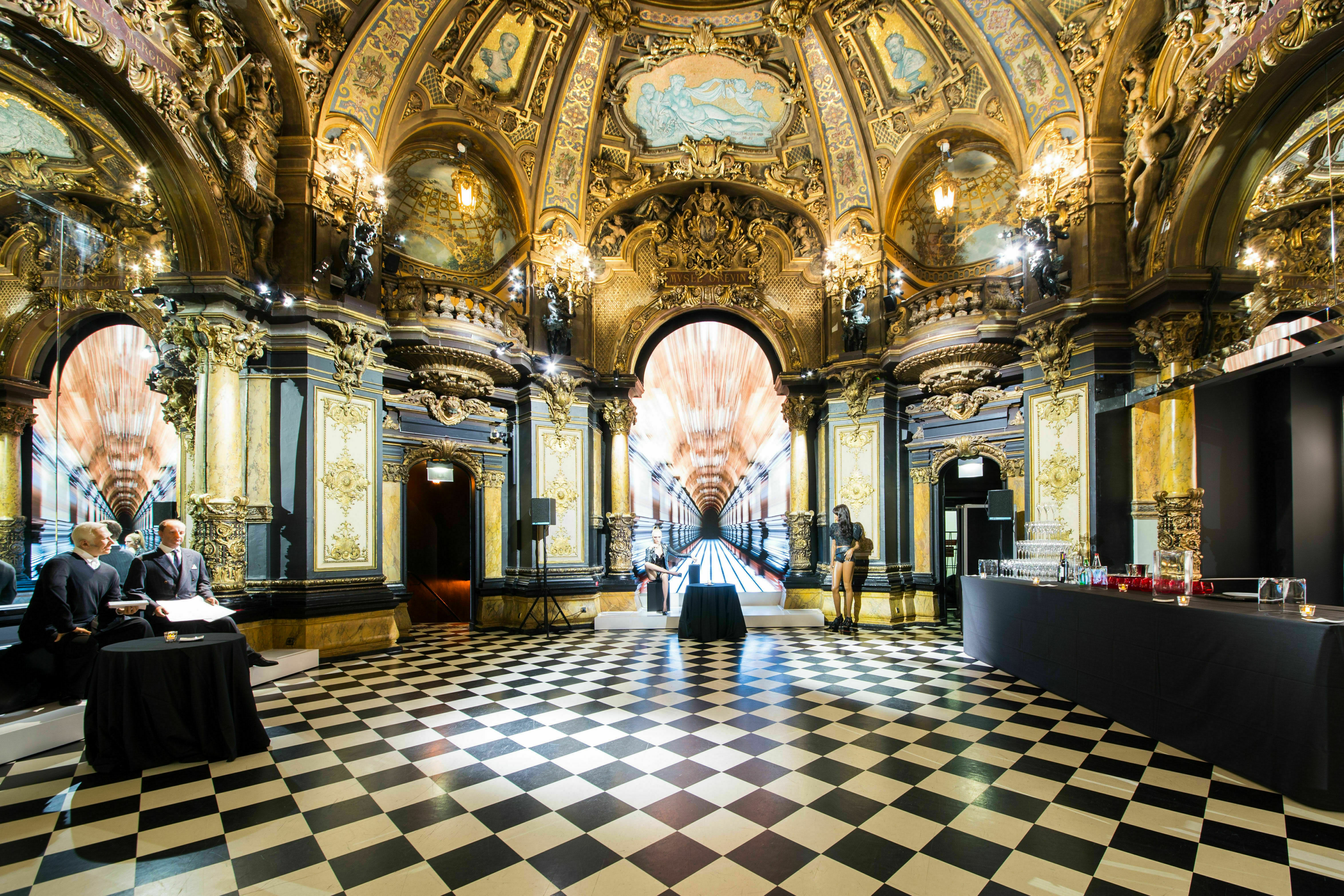 ABC Salles - droits réservés - Le Musée Grévin, à Paris, est un musée dans lequel sont regroupés des reproductions en cire de personnages célèbres. On peut y prévoir un événement d'entreprise pour réunir partenaires et collaborateurs.