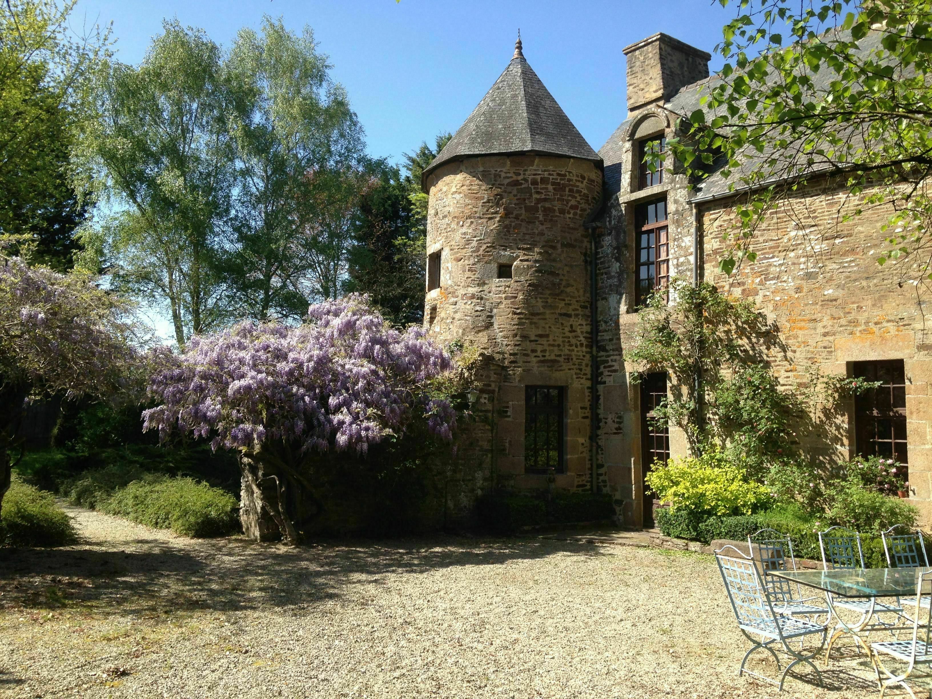 ABC Salles - Bordé d'une végétation luxuriante, le Jardin du Manoir se un site magique et ressourçant où organiser une garden-party.