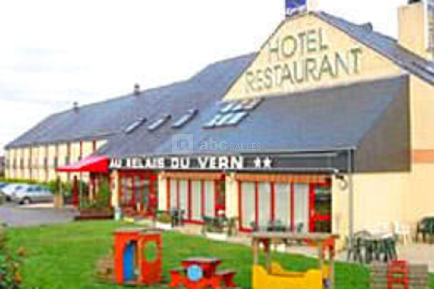 Hôtel Restaurant Kyriad au Relais du Vern