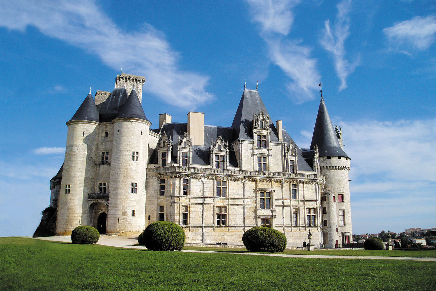 Chateau De La Rochefoucauld Abc Salles