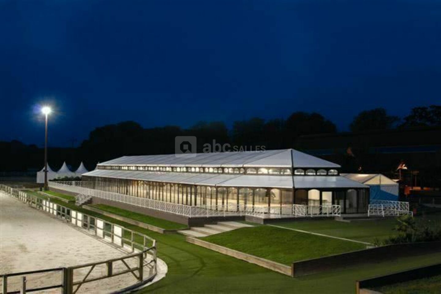 Paris Country Club- le Pavillon de Jardy