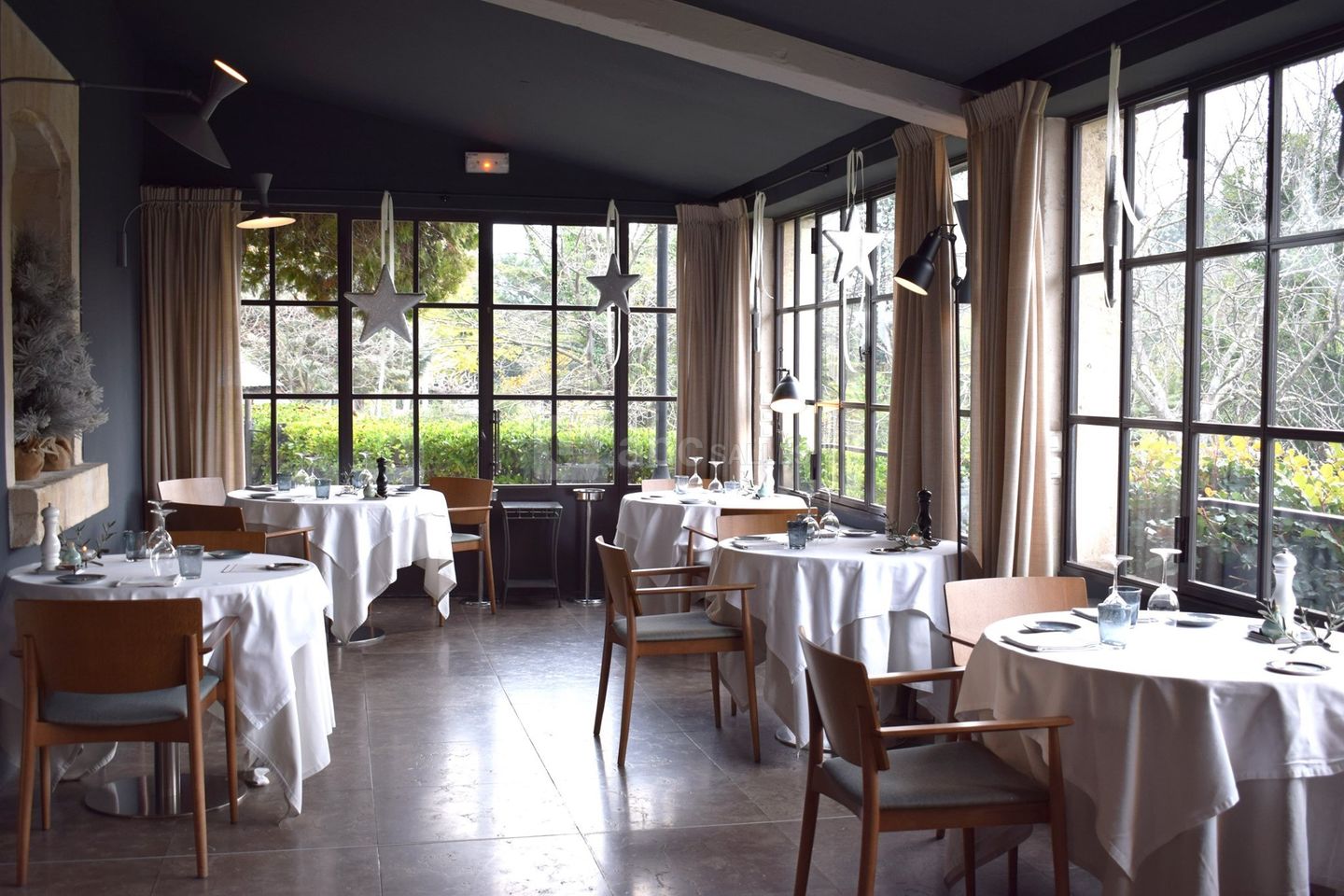 Baumaniere Les Baux De Provence Abc Salles