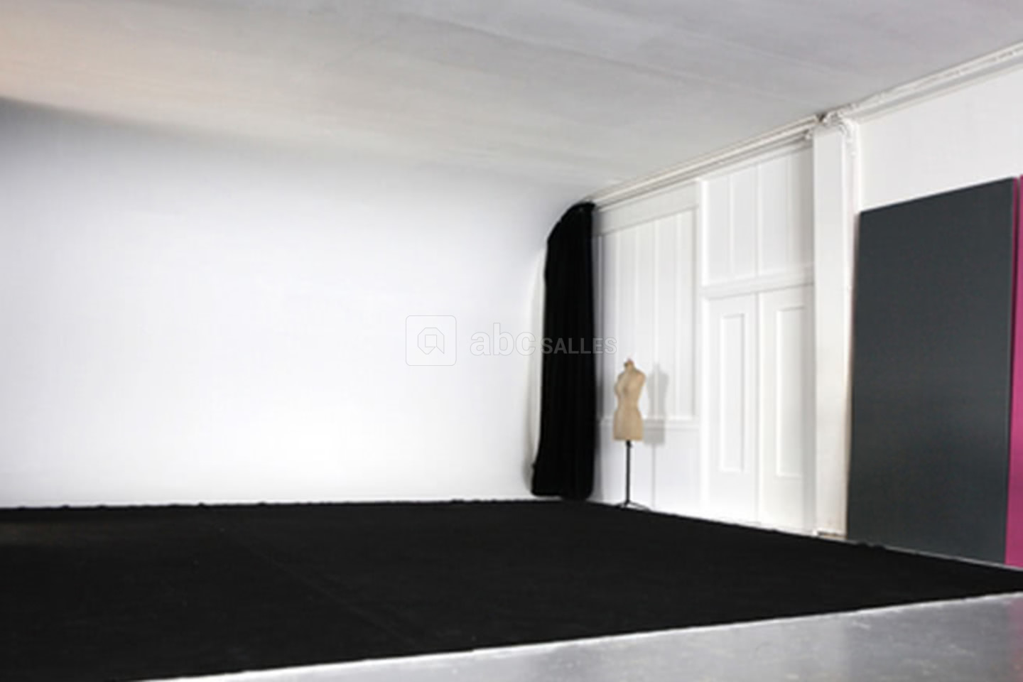 Red Studio Paris